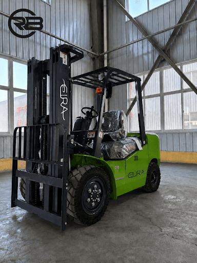 EIRA 3 ton diesel forklift CPCD30 K Series in a warehouse